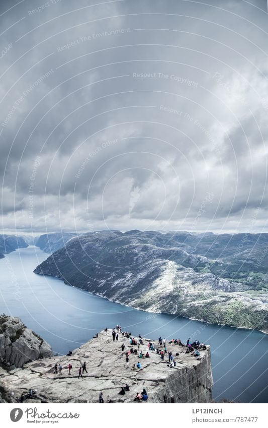 N O R W A Y - Preikestolen - XIII Ferien & Urlaub & Reisen Tourismus Ausflug Abenteuer Berge u. Gebirge wandern Mensch Freundschaft Paar Jugendliche Erwachsene