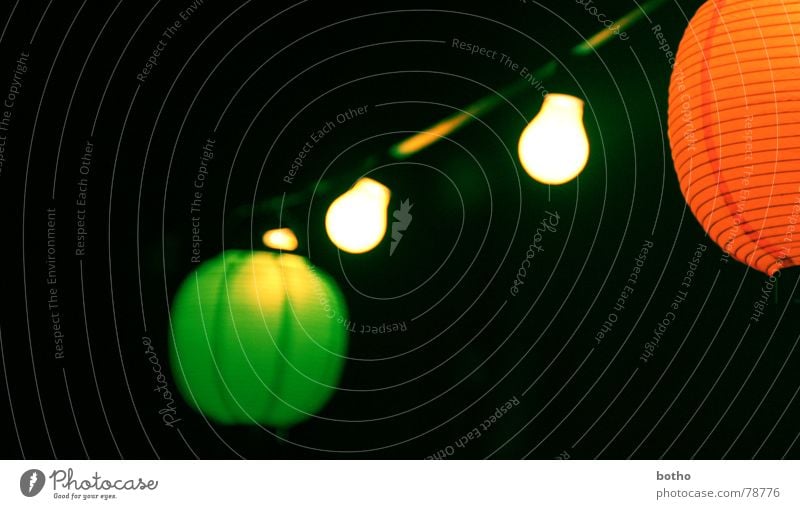 Lalalampions Glühbirne Laterne grün Nacht dunkel gemütlich rund schwarz Orange Feste & Feiern Party Lampe schimmern Feiertag Licht Windböe Romantik Lichterkette