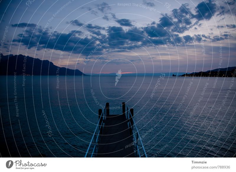 Montreux waterfront Natur Landschaft Wasser Himmel Wolken Nachthimmel Horizont Berge u. Gebirge Küste Seeufer ästhetisch bedrohlich blau Schüchternheit Erholung