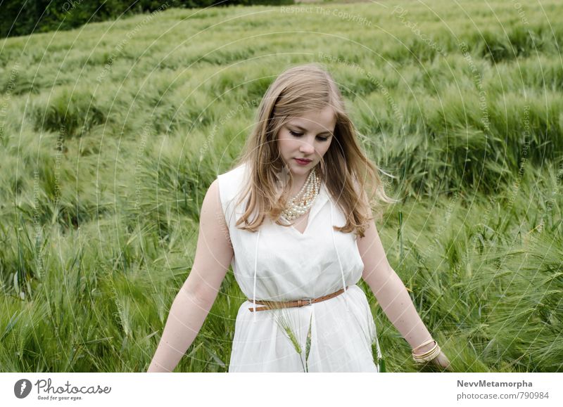 wandering the fields of regret Mensch feminin Junge Frau Jugendliche 1 18-30 Jahre Erwachsene Natur Grünpflanze Nutzpflanze Feld Kleid Accessoire Schmuck Gürtel