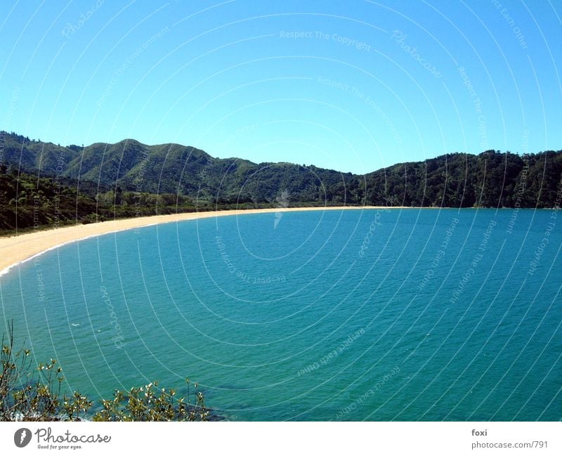 Bay of Rings Strand Meer Neuseeland Wasser Berge u. Gebirge Bucht Himmel blau