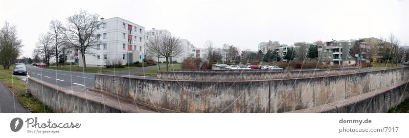 StreetPANORAMA Sträucher Parkplatz Panorama (Aussicht) Weitwinkel groß Verkehr Straße PKW Verzerrung kaz Panorama (Bildformat)