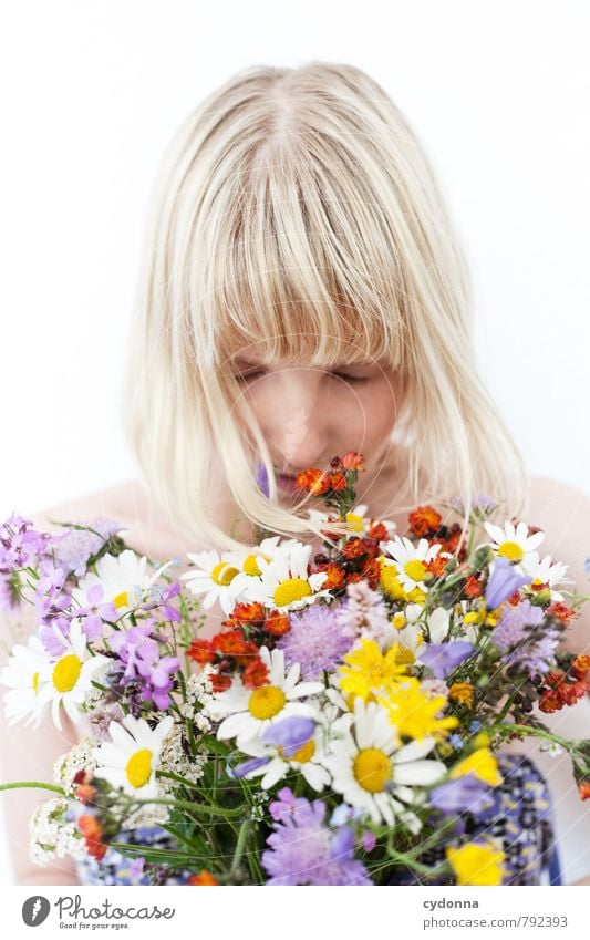 Blumenduft schön Gesundheit Allergie Leben harmonisch Wohlgefühl Mensch Junge Frau Jugendliche 18-30 Jahre Erwachsene Natur Pflanze Frühling Glück Lebensfreude