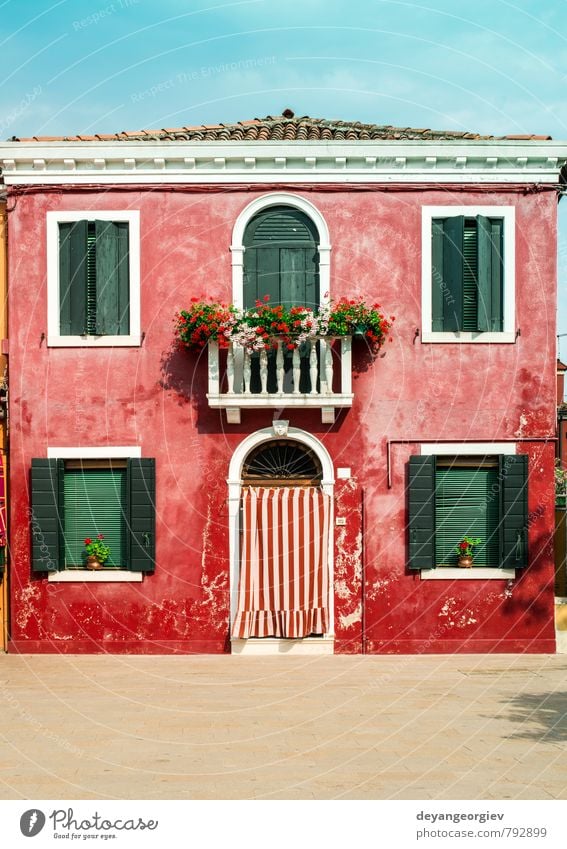 Hellrotes Haus in Burano, Venedig. schön Ferien & Urlaub & Reisen Tourismus Sommer Insel Landschaft Kleinstadt Stadt Gebäude Architektur Straße Wasserfahrzeug