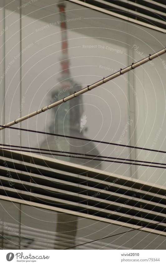 Spiegelung Überleitung Reflexion & Spiegelung Wahrzeichen Denkmal Berlin Glas Linie Berliner Fernsehturm alex Architektur