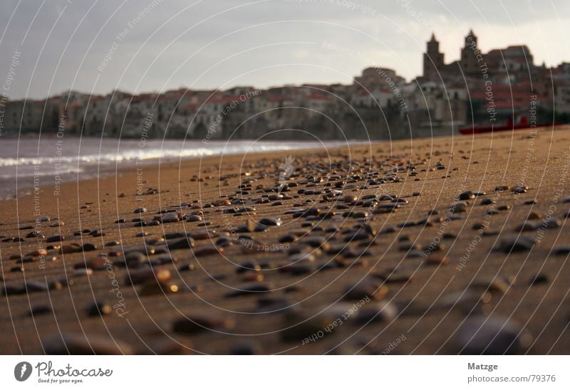 Cefalu Sizilien Italien Strand Herbst Morgen Stadt Meer Wellen Ferien & Urlaub & Reisen Badestelle Cefalú Sand Stein Altstadt Morgendämmerung Küste Wasser