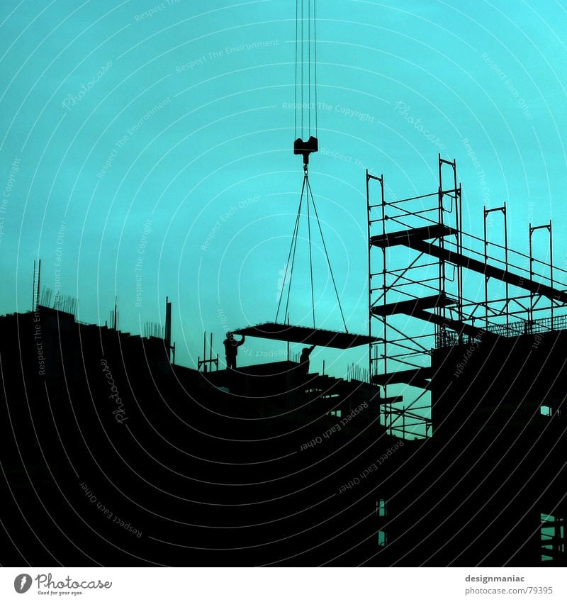 Dritte Etage Lastenaufzug abholen Drahtseil ziehen positionieren Teile u. Stücke grün Kran schwarz Baustelle Haus Arbeit & Erwerbstätigkeit parallel heiß kalt