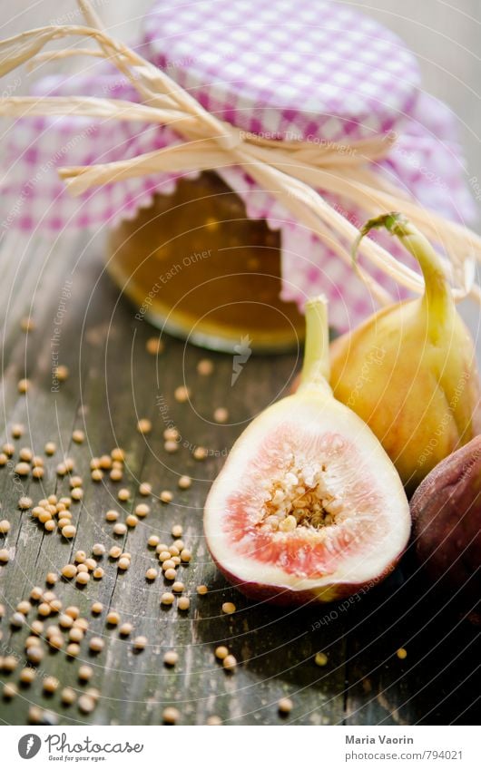 Feigensenf Lebensmittel Marmelade Ernährung Vegetarische Ernährung frisch lecker saftig süß Einmachglas selbstgemacht Holztisch Senfkörner Marmeladenglas