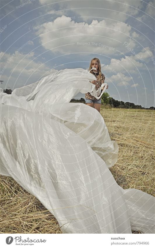 flatterdings feminin Kind Mädchen Kindheit Kopf Haare & Frisuren Gesicht 1 Mensch 8-13 Jahre Umwelt Natur Landschaft Himmel Wolken Sommer Schönes Wetter Feld