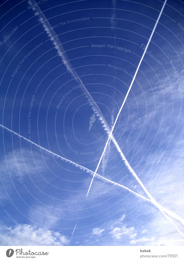 irgendwo kreuzten sich unsere Wege Wege & Pfade kreuzen Wolken Kondensstreifen Flugzeug Licht Dreieck Luft Winter Sommer Herbst Unendlichkeit Stuttgart