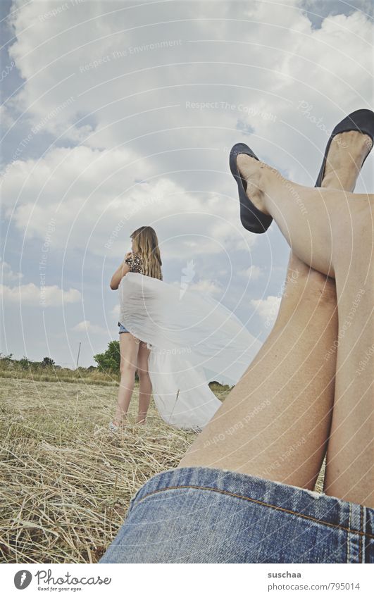 beinüberschlag Mensch feminin Kind Mädchen Leben Körper Haut Beine Fuß 2 Umwelt Natur Himmel Wolken Horizont Sommer Schönes Wetter Feld Kunststoffverpackung