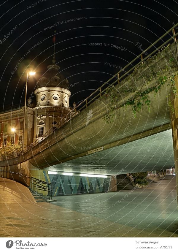 Konstanz bei Nacht dunkel Fußgängerzone Gebäude Bürgersteig Asphalt Tunnel Bauwerk Neonlicht Licht Architektur Unterführung Wege & Pfade Straße night Baustelle