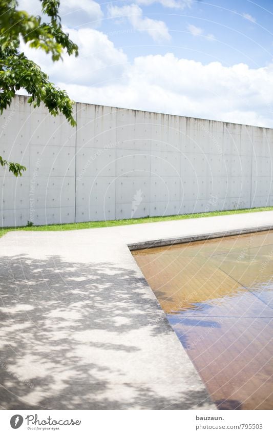 baumschatten. Ausflug Sommer Wasser Himmel Wolken Sonne Pflanze Baum Gras Garten Park Wiese Menschenleer Platz Bauwerk Mauer Wand Wege & Pfade Beton Linie eckig