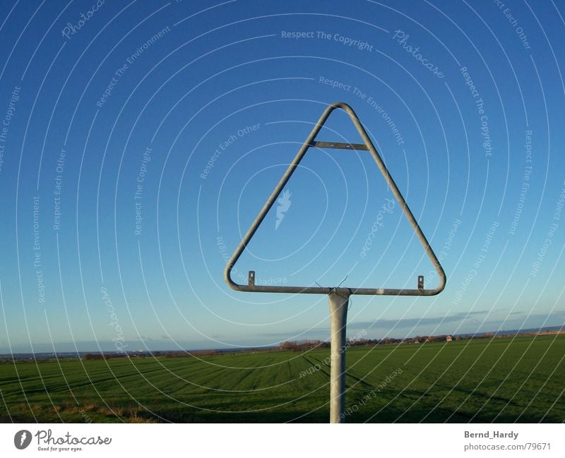 Achtung Nichts! Verkehrsschild Fehmarn Feld Straßennamenschild Respekt Schilder & Markierungen Hinweisschild Himmel Platzhalter