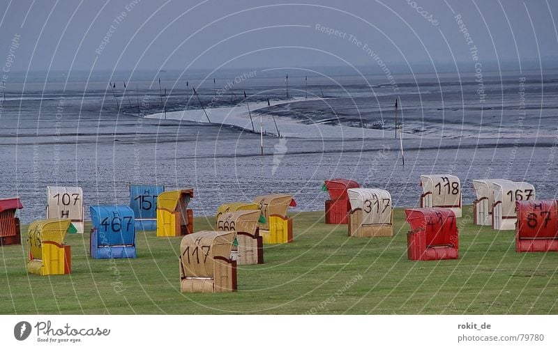 Körbchengröße??? Priel Strand Strandkorb Meer Wiese Ebbe gelb rot grau grün Ferien & Urlaub & Reisen leer Sommer Unterwäsche dünn Korb geflochten Einsamkeit