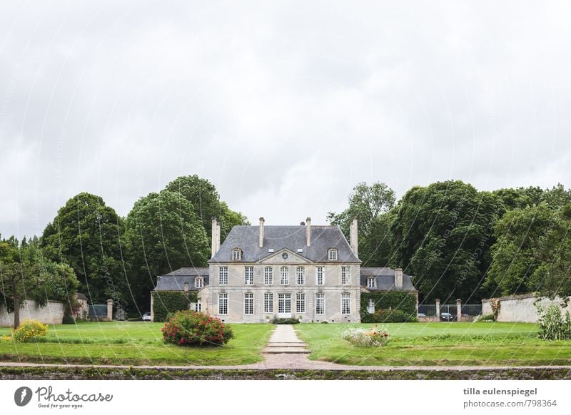 Puppenhaus Sommer Wohnung Haus Traumhaus Baum Garten Wiese Burg oder Schloss Park Gebäude Sehenswürdigkeit alt schön ästhetisch Reichtum Nostalgie Tourismus