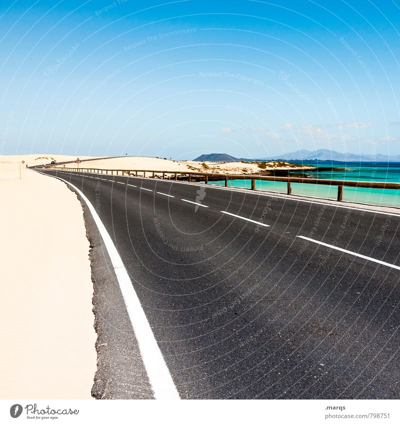 Küstenstraße Ferien & Urlaub & Reisen Ausflug Abenteuer Freiheit Sommer Natur Landschaft Sand Wolkenloser Himmel Horizont Schönes Wetter Verkehr Straße Kurve