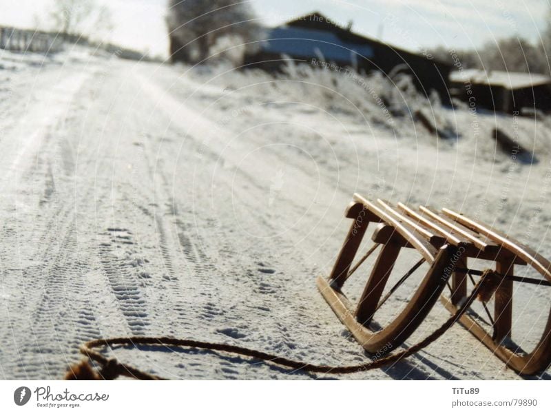 geiler schlitten Sauerland kalt Winter Schnur Schlitten Wiese Schnee Seil