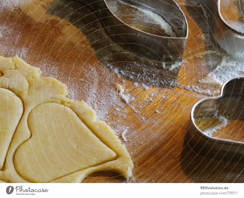 Weihnachtsbäckerei 2 Plätzchen Teigwaren Mehl lecker Backwaren Holz Weihnachten & Advent Kuchen Winter Herz fest der liebe Ausstechform backen