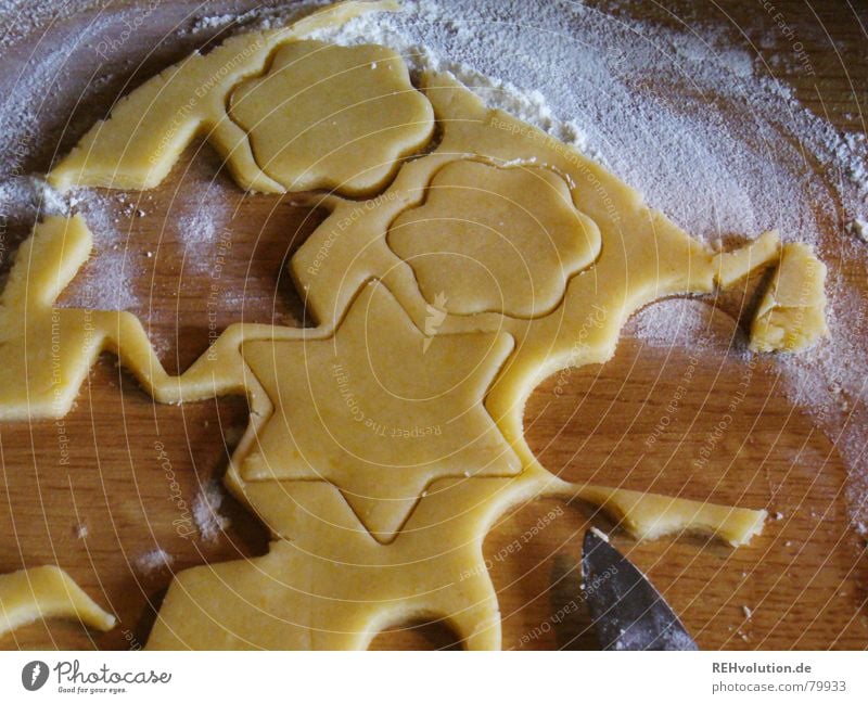 Weihnachtsbäckerei 3 Plätzchen stechen Teigwaren Mehl süß lecker Weihnachten & Advent Backwaren Winter Herz Freude fest der liebe genießen Plätzchen ausstechen