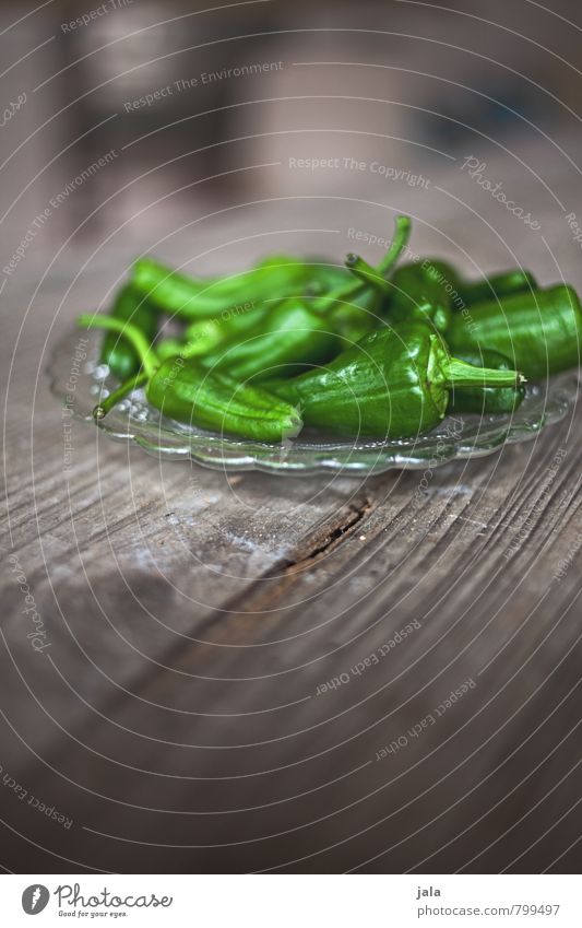 pimiento de padron Lebensmittel Gemüse Paprika Bratpaprika Pimiento de Padron Ernährung Bioprodukte Vegetarische Ernährung Teller Gesunde Ernährung frisch