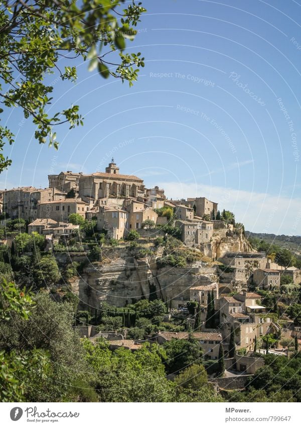 Gordes Dorf Stadtzentrum Haus Kirche Burg oder Schloss Bauwerk Gebäude Architektur alt Frankreich Provence Sommerurlaub Blauer Himmel Altstadt Idylle Tourismus