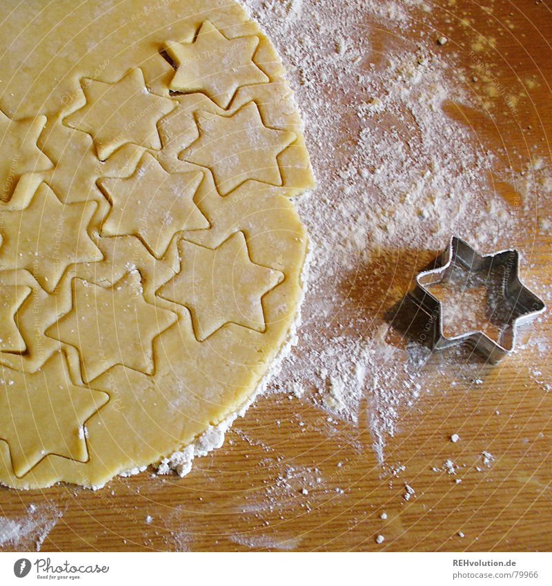 Weihnachtsbäckerei 4 Plätzchen stechen Teigwaren Mehl süß lecker Backwaren Weihnachten & Advent Winter Freude genießen Stern (Symbol) fest der liebe