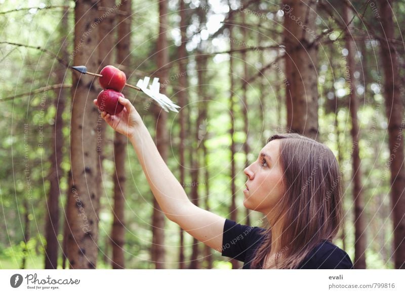 Apfelliebe Mensch feminin Junge Frau Jugendliche Erwachsene Gesicht Arme Hand 1 13-18 Jahre Kind 18-30 Jahre Natur Frühling Sommer Wald brünett Pfeile