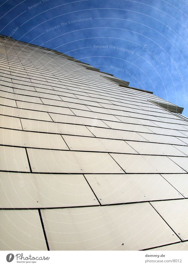 hochh(in)aus beige Hochhaus Wolken Fenster Stil Architektur Himmel verrückt kaz