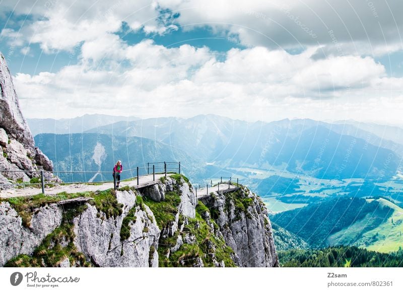 wie klein wir doch sind Lifestyle Ferien & Urlaub & Reisen Tourismus Ausflug Abenteuer Sommerurlaub Berge u. Gebirge wandern feminin Junge Frau Jugendliche