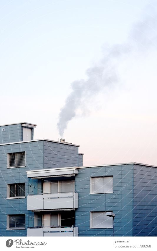 Emmen-Bronx Singlewohnung Haus Hochhaus Gebäude Material Fenster Balkon Vogel vermieten Block Beton Etage trist Plattenbau Stadt Wohnung Flachdach rot Verlauf