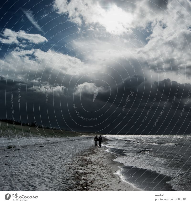 Paarlauf Ferien & Urlaub & Reisen Ausflug Ferne Freiheit Mensch Frau Erwachsene Mann Partner 2 Sand Himmel Wolken Gewitterwolken Klima Schönes Wetter Wellen