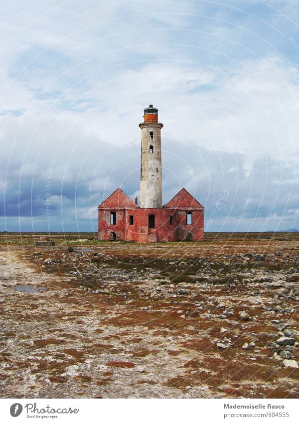 Zerfallende Leuchturmruine Menschenleer Ruine Leuchtturm Bauwerk Gebäude Stein Sand alt standhaft Abenteuer Einsamkeit Ewigkeit Idylle Nostalgie ruhig