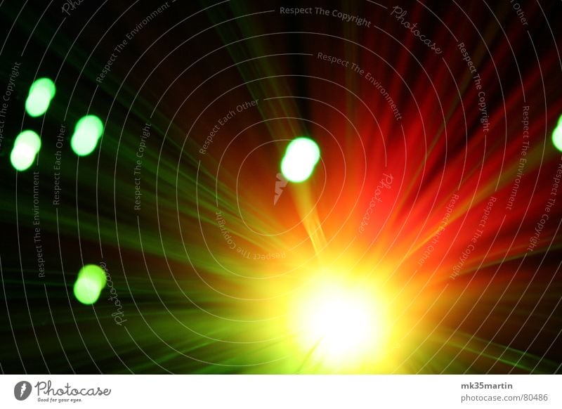 Gefangen im Einflussbereichs des weißen Lochs Licht mehrfarbig Gegenteil dunkel Unschärfe Lichtpunkt grell lichtmagnetisch Lichteinfall lichtvoll unklar ungenau