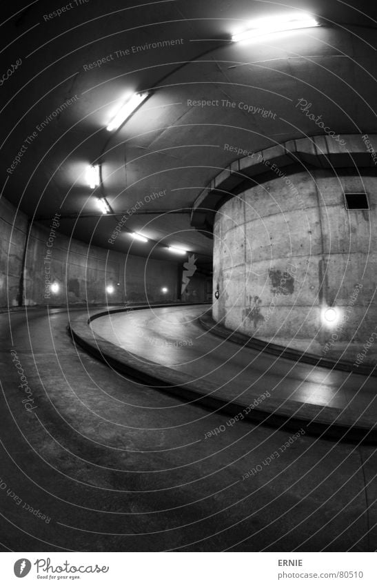 Cologne Undergound tief Monochrom Köln Garage Tiefgarage Parkhaus Nacht Licht Neonlicht Beton Säule Lampe Stahl schwarz gekrümmt Fischauge Verkehrswege Tunnel