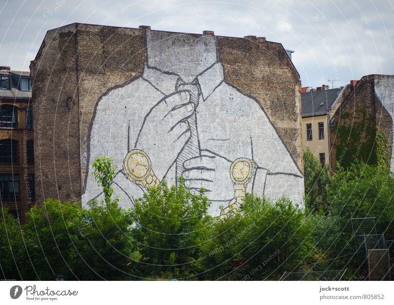 Kopflos auf der Mauer Kunstwerk Straßenkunst Wolken Sommer Baum Brachland Kreuzberg Brandmauer Sehenswürdigkeit außergewöhnlich Coolness groß einzigartig