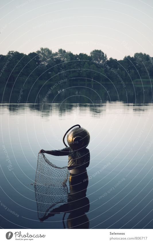 Buttje Buttje in der See Mensch 1 Umwelt Natur Landschaft Himmel Wolkenloser Himmel Sommer Küste Seeufer Flussufer Bach Helm tauchen nass natürlich Taucher