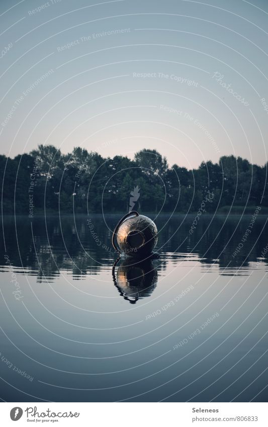 abtauchen Ausflug Abenteuer Mensch 1 Umwelt Natur Wasser Himmel Wolkenloser Himmel Küste Seeufer Flussufer Teich Helm nass natürlich Farbfoto Außenaufnahme