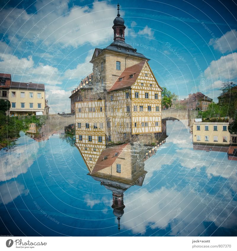 oben so unten Architektur Rokoko Wolken Schönes Wetter Bamberg Fachwerkhaus Fassade Sehenswürdigkeit Wahrzeichen Rathaus außergewöhnlich Bekanntheit fantastisch