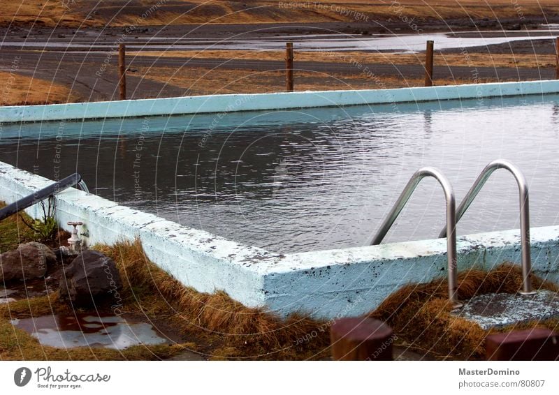 Fjordbad 2 See Schwimmbad Physik Schlauch feucht nass Meer Freizeit & Hobby Wärme alt schäbig Landschaft Natur Berge u. Gebirge Pflastersteine Eisenrohr