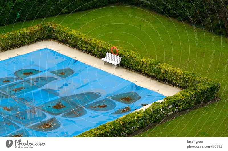 Da am Pool zudecken Abdeckung Geborgenheit unbenutzt stilllegen Wasserbecken winterfest überzogen Beckenrand Pause Schutzschicht konkav Bad zentral Müllbehälter