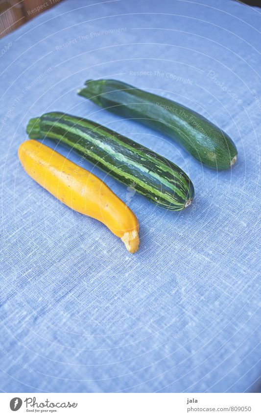 dreierlei Lebensmittel Gemüse Zucchini Ernährung Bioprodukte Vegetarische Ernährung Gesunde Ernährung frisch Gesundheit lecker natürlich Farbfoto Innenaufnahme