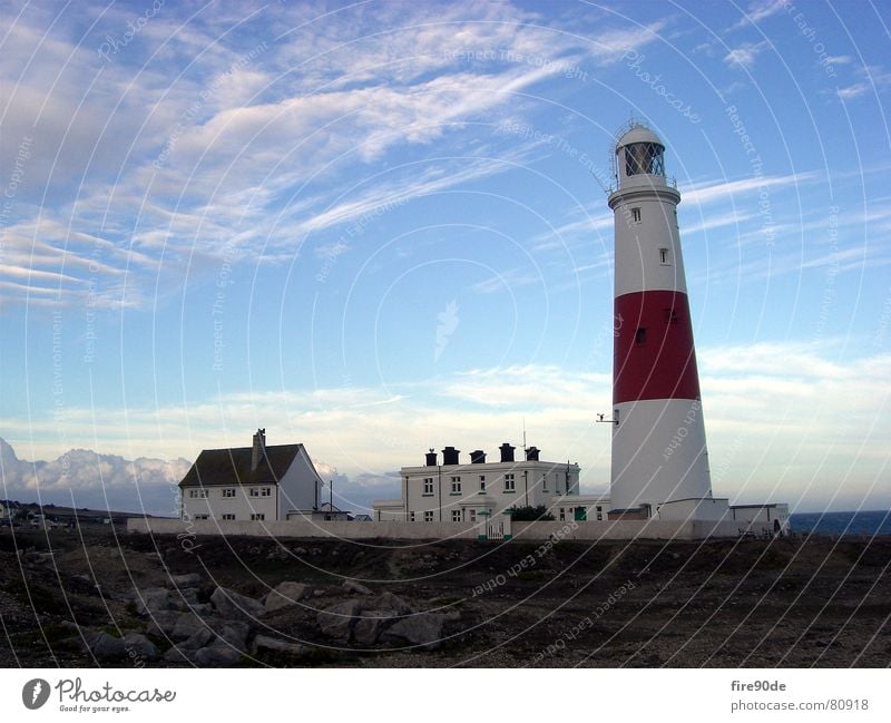 Leuchturm Riff rot England Küste Meer Leuchtturm Hafen Wasser weymouth Felsen Himmel blau an der küste Steinblock