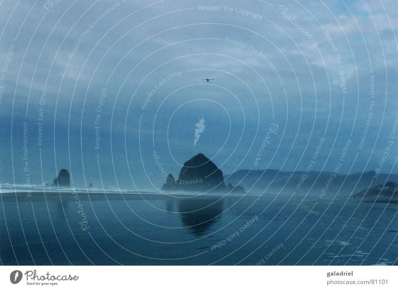 Haystack Rock Pazifik Cannon Beach Strand Meer dunkel Flugzeug haystack rock blau Wasser