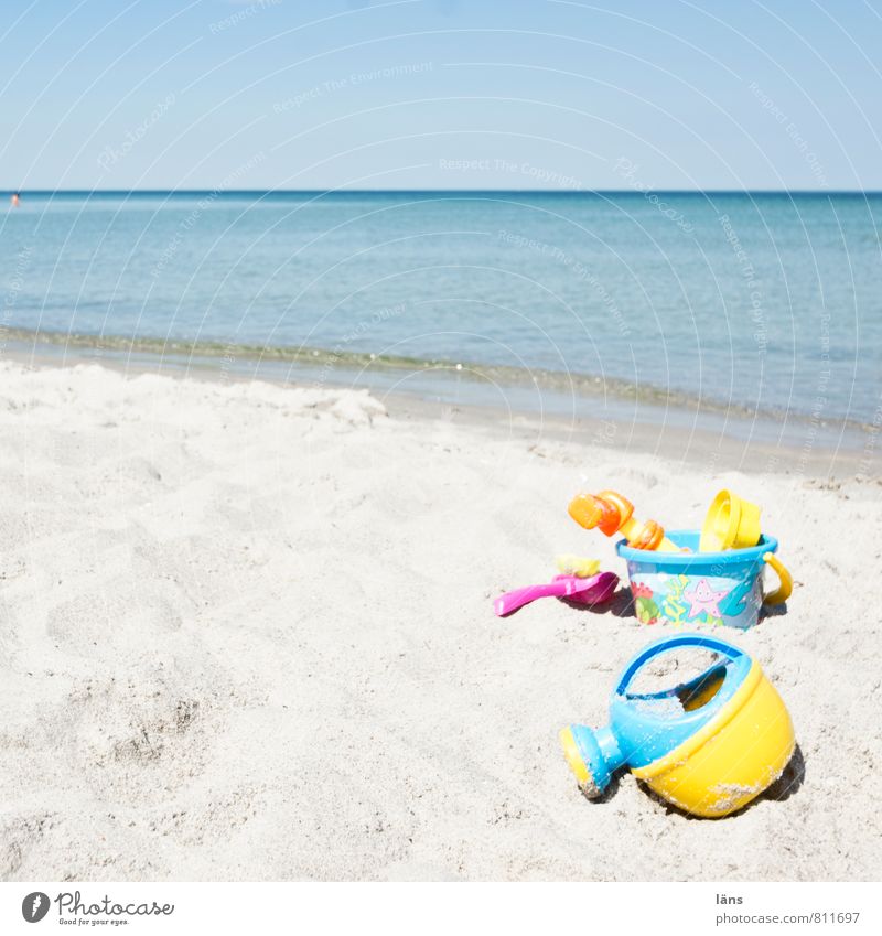 Sandkiste war gestern Freude Ferien & Urlaub & Reisen Tourismus Ausflug Sommer Sommerurlaub Sonne Strand Meer Schaufel Himmel Wolkenloser Himmel Küste Ostsee