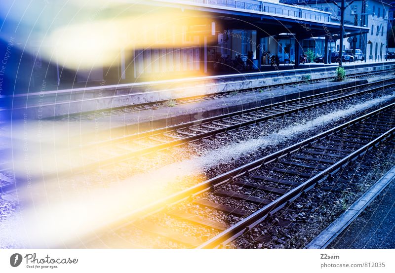 Wusch! Architektur Personenverkehr Öffentlicher Personennahverkehr Wege & Pfade Schienenverkehr Bahnhof Bahnsteig einfach kalt modern Stadt blau Bewegung Design