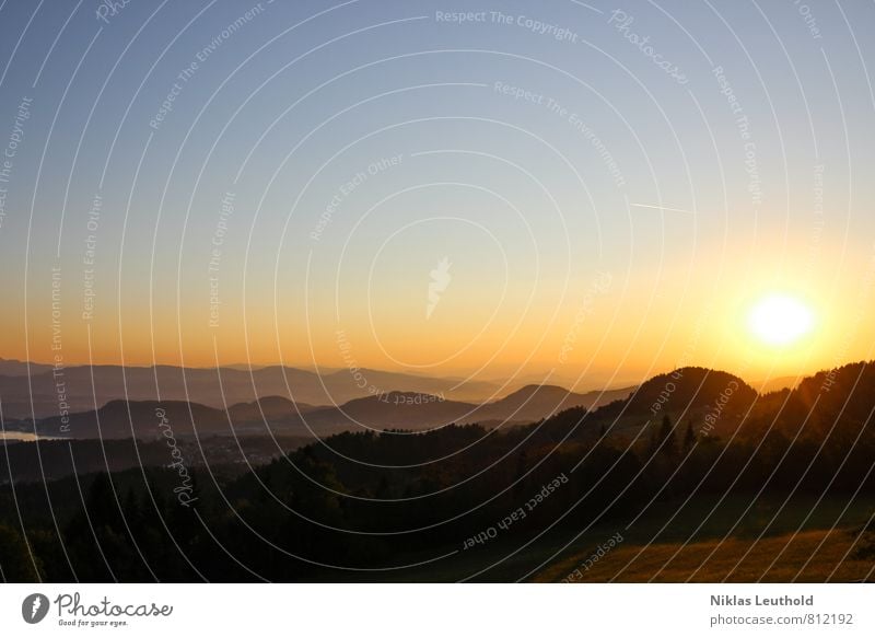 Aufgang der Sonne Umwelt Natur Landschaft Himmel Wolkenloser Himmel Sonnenaufgang Sonnenuntergang Sonnenlicht Sommer Klima Wetter Schönes Wetter Hügel Alpen