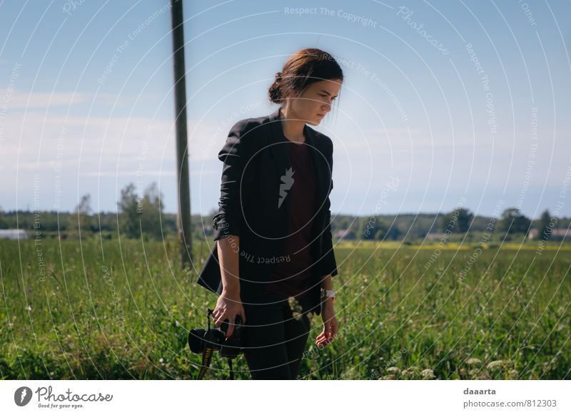 Fotograf Reichtum elegant Stil Leben feminin Natur Landschaft Schönes Wetter Wiese Feld beobachten Bewegung Denken stehen träumen außergewöhnlich einfach Erfolg