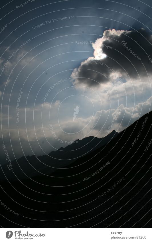 Im Frühtau zu Berge Gipfel Wolken verdeckt Gegenlicht Tal Bergkette Morgen Bergsteigen Berge u. Gebirge Sonne Himmel Morgendämmerung