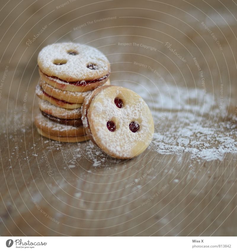 Linzer Auge Lebensmittel Teigwaren Backwaren Süßwaren Marmelade Ernährung lecker süß Plätzchen Keks Linzer Plätzchen Linz (Donau) Tisch Puderzucker